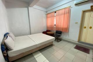 Hotel O near RS Awal Bros Sudirman formerly Flora Hotel - 3
