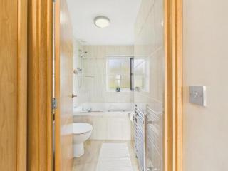Apartment Sleeps 4 Enclosed Garden Pets Welcome - 6