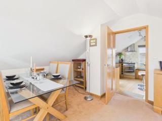 Apartment Sleeps 4 Enclosed Garden Pets Welcome - 2