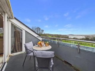Apartment Sleeps 4 Enclosed Garden Pets Welcome - 5