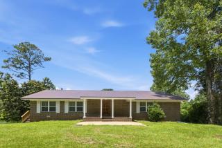 Spacious Retreat w Covered Patio and Fireplace - 8