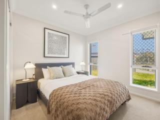 Stylish 4BR Family Retreat Peaceful and Convenient - 3