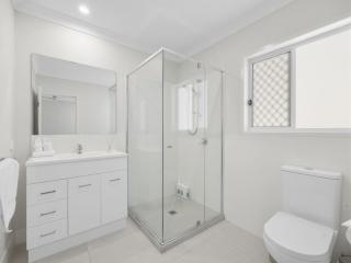 Stylish 4BR Family Retreat Peaceful and Convenient - 1