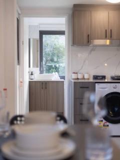 Great Value Renovated Studio Near Griffith and Shops - 8