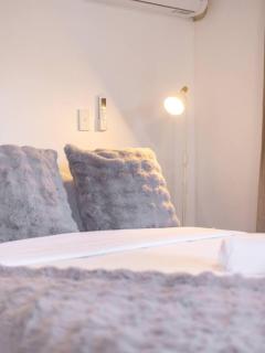 Great Value Renovated Studio Near Griffith and Shops - 5