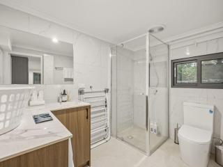 Great Value Renovated Studio Prime Location Aircon - 6