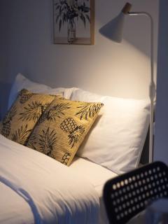 Great Value Renovated Studio Prime Location Aircon - 5