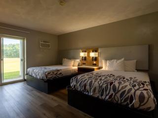 Colonial Brick Inn & Suites - 3