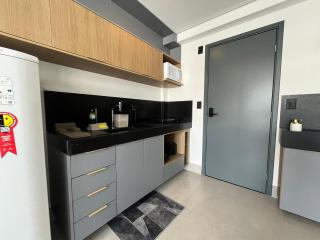 Flat espaçoso e confortável a 50m da praia - 1