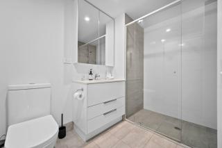 Valley Stay Stylish Apartment Parking Pool and Gym - 5