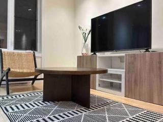 Modern Stay 5 Mins Walk to Metro - 1