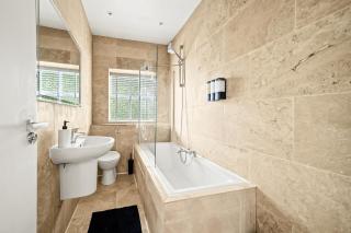 2 BR Apartment in Buxton, Hosted by Eason Stays with Private Entrance - 8