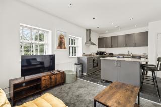 2 BR Apartment in Buxton, Hosted by Eason Stays with Private Entrance - 3