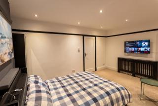 3-Bed Flat in Central Loughborough, Sleeps 6 - 1