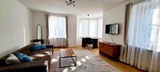 newly renovated suite next to GTA - 4