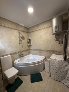 Modern 2-BR apartment with Jacuzzi, 5 min from airport - 6