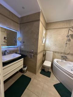 Modern 2-BR apartment with Jacuzzi, 5 min from airport - 2