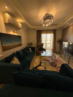 Modern 2-BR apartment with Jacuzzi, 5 min from airport - 7