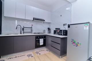 E-Homes Grand 2BR Apartment with 3 beds - 9