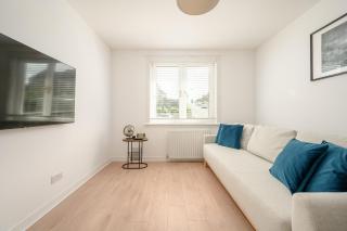 Westland 2 Bedroom House - Glasgow - 9