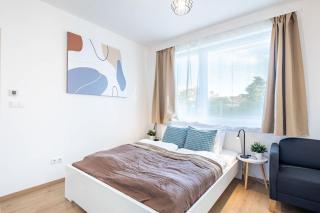 Central - Balcony - Modern City Stay - 0