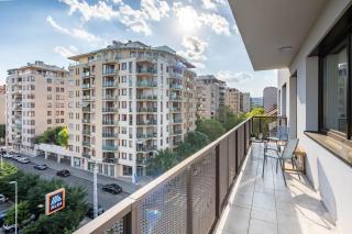 Central - Balcony - Modern City Stay - 9