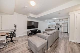 Luxurious Basement Hidden Oasis - 6