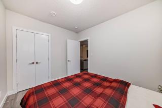 Luxurious Basement Hidden Oasis - 4