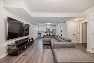 Luxurious Basement Hidden Oasis - 3