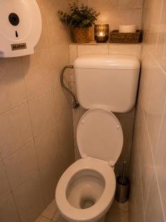 Modern Loft Studio with Private Kitchenette & Shower - 1