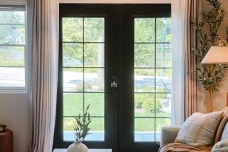 Charming Riverfront Stay - Heart of Downtown - 9