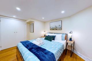 Modern Basement Near Little Italy Walk to Transit - Casa Hotels College - 0