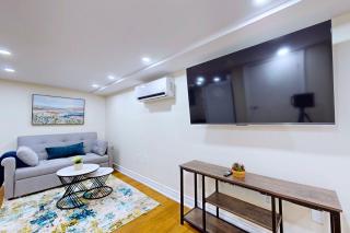 Modern Basement Near Little Italy Walk to Transit - Casa Hotels College - 9