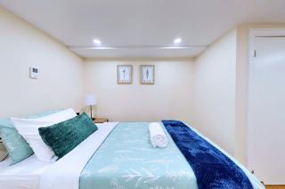 Modern Basement Near Little Italy Walk to Transit - Casa Hotels College - 3