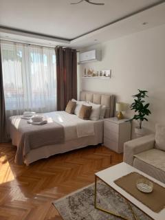 Golden Apartment - 6