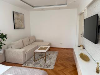 Golden Apartment - 4