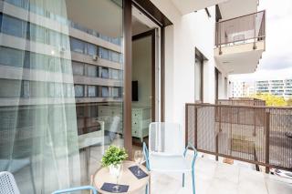 Central - Balcony - Stylish City Sleep - 6