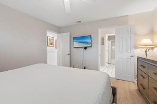 2nd Floor Condo Many Amenities Beach Access Beach Equipment Included - 8