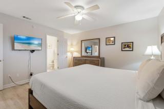 2nd Floor Condo Many Amenities Beach Access Beach Equipment Included - 6