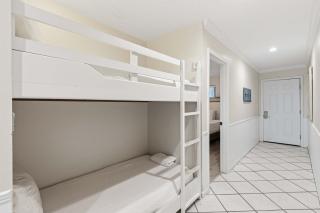 2nd Floor Condo Many Amenities Beach Access Beach Equipment Included - 2