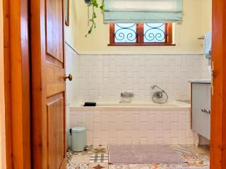 The Cottage by Hibiscus House - 4