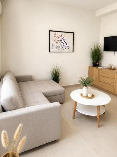 Bright apartment with court yard and swimming pool - 5