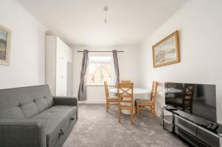 Parkhead 2 Bedroom Apartment - Edinburgh - 9