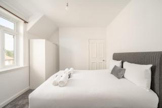 Parkhead 2 Bedroom Apartment - Edinburgh - 1
