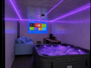 The Lodge-private indoor hot tub Garvagh retreats - 7