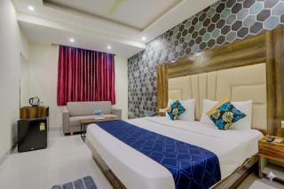 Hotel Trimurti-Near Yashobhumi - 1