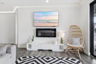Lakefront Condo with Pool at Topsider Condos - 6