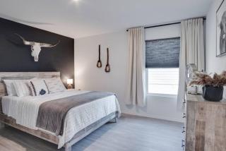 Mooove Your Herd Into a New Cozy Barn Haus-in NB - 8