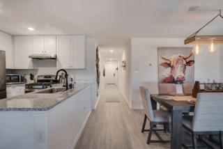 Mooove Your Herd Into a New Cozy Barn Haus-in NB - 3