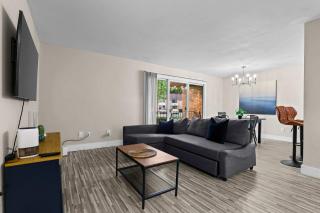 The Ultimate Rochester Getaway Cozy & Inviting - 7